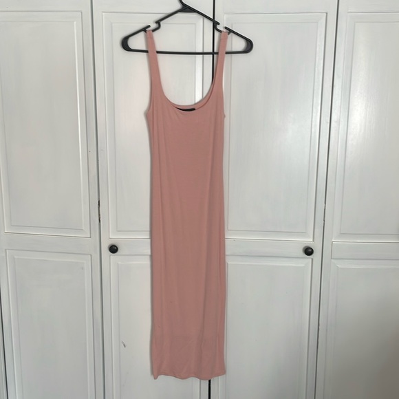 Light pink form fitting dress - Picture 1 of 3